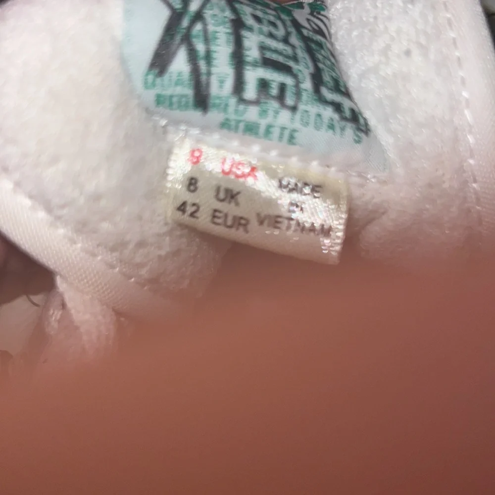 Tom and Jerry Reebok - Picture 5 of 5